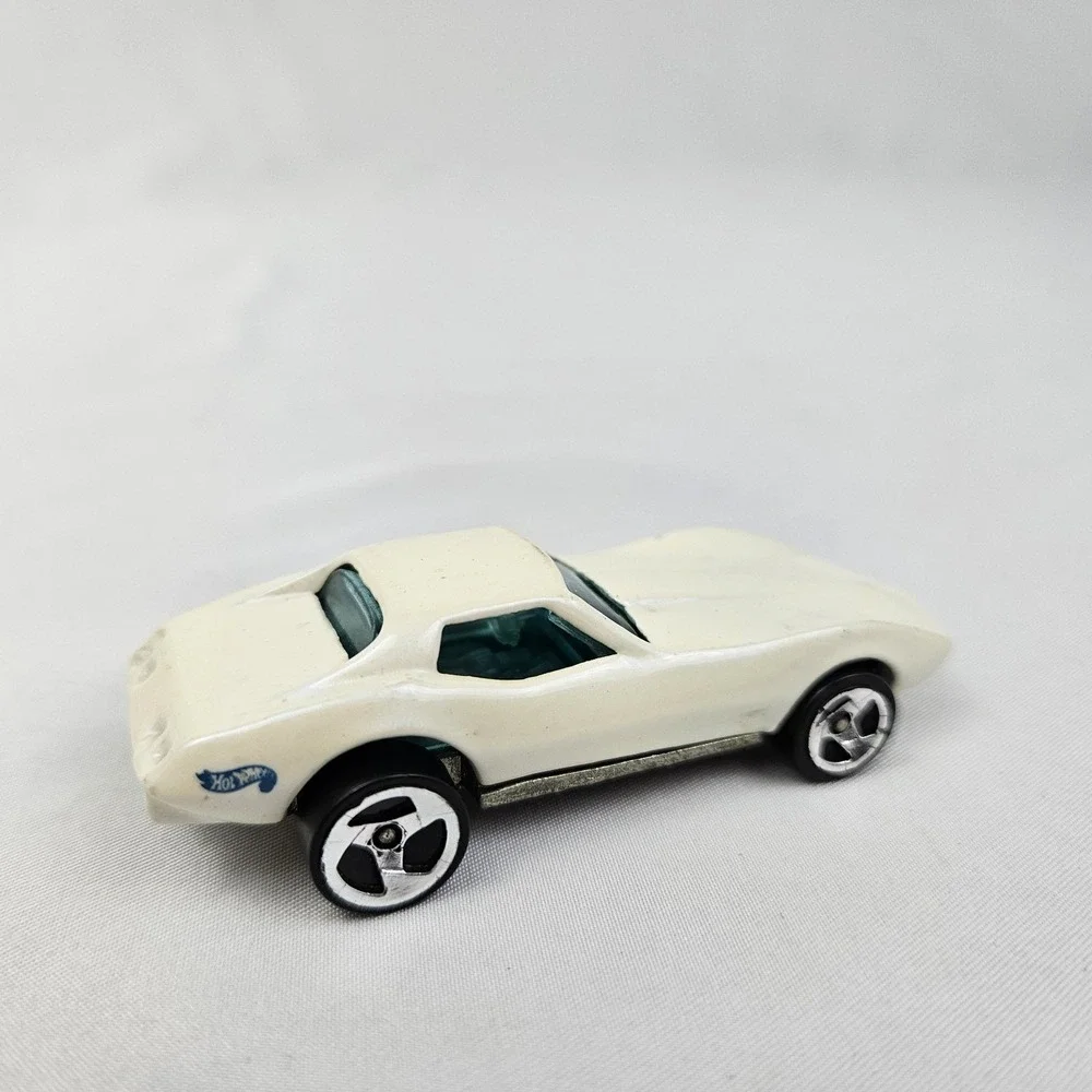 Vintage 1975 Hot Wheels Corvette Stingray Pearl White Malaysia Diecast 1:64